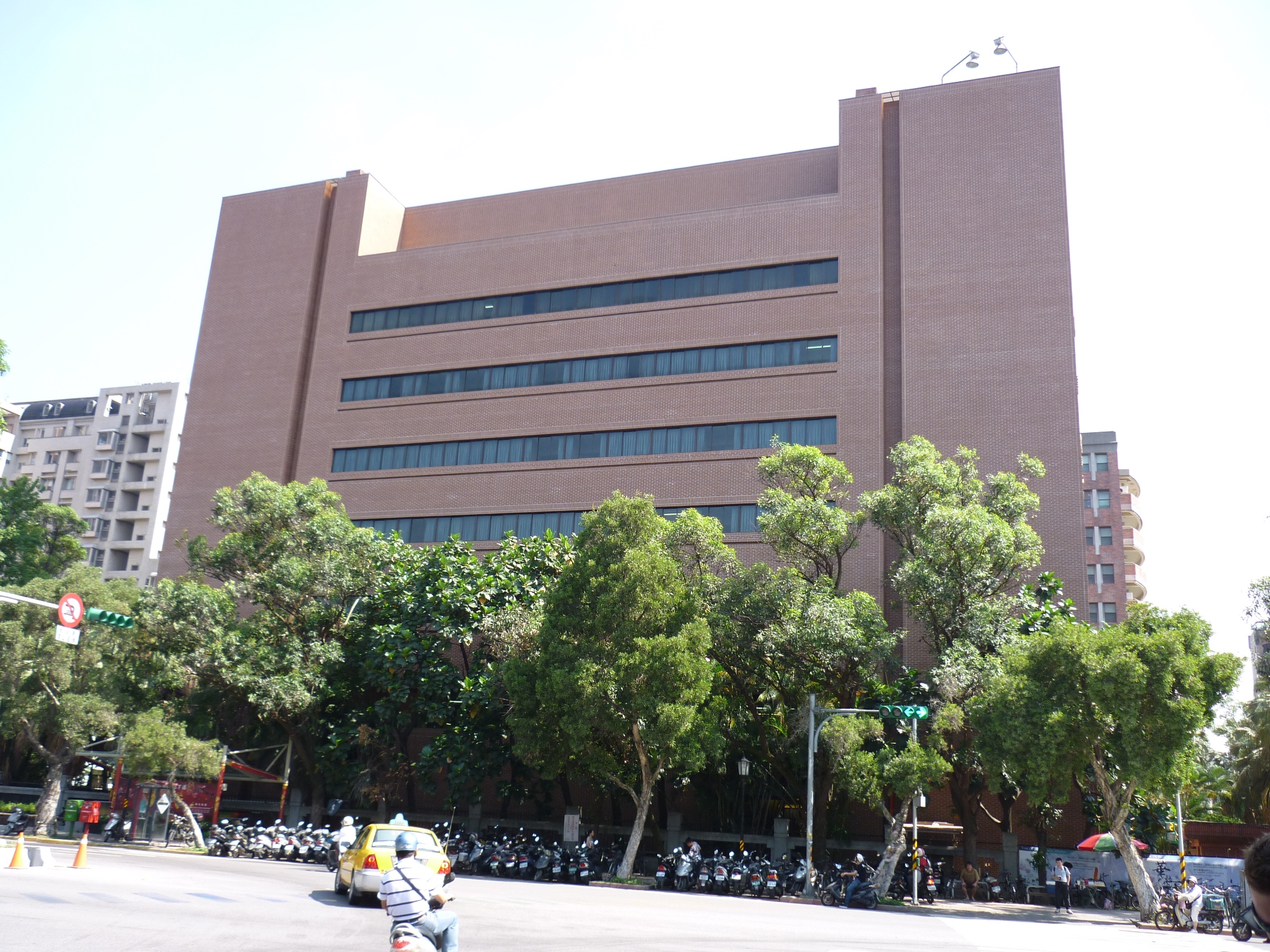 國立台灣師範大學整建狀況-施工後(外牆貼磁磚)